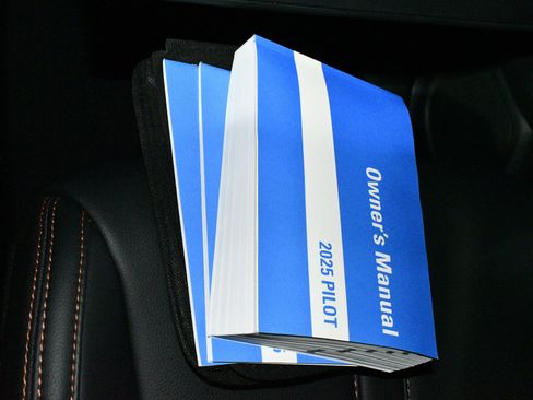 Used 2025 Honda Pilot TrailSport image 98