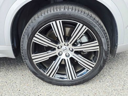 Certified 2025 Volvo XC90 T8 Plus w/ Protection Package Premier AWD/4WD image 9