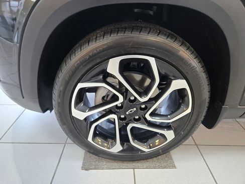 New 2025 Chevrolet Trax RS w/ Sunroof Package image 27