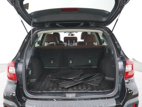 Used 2018 Subaru Outback 2.5i Touring w/ Popular Package #3 AWD/4WD image 16