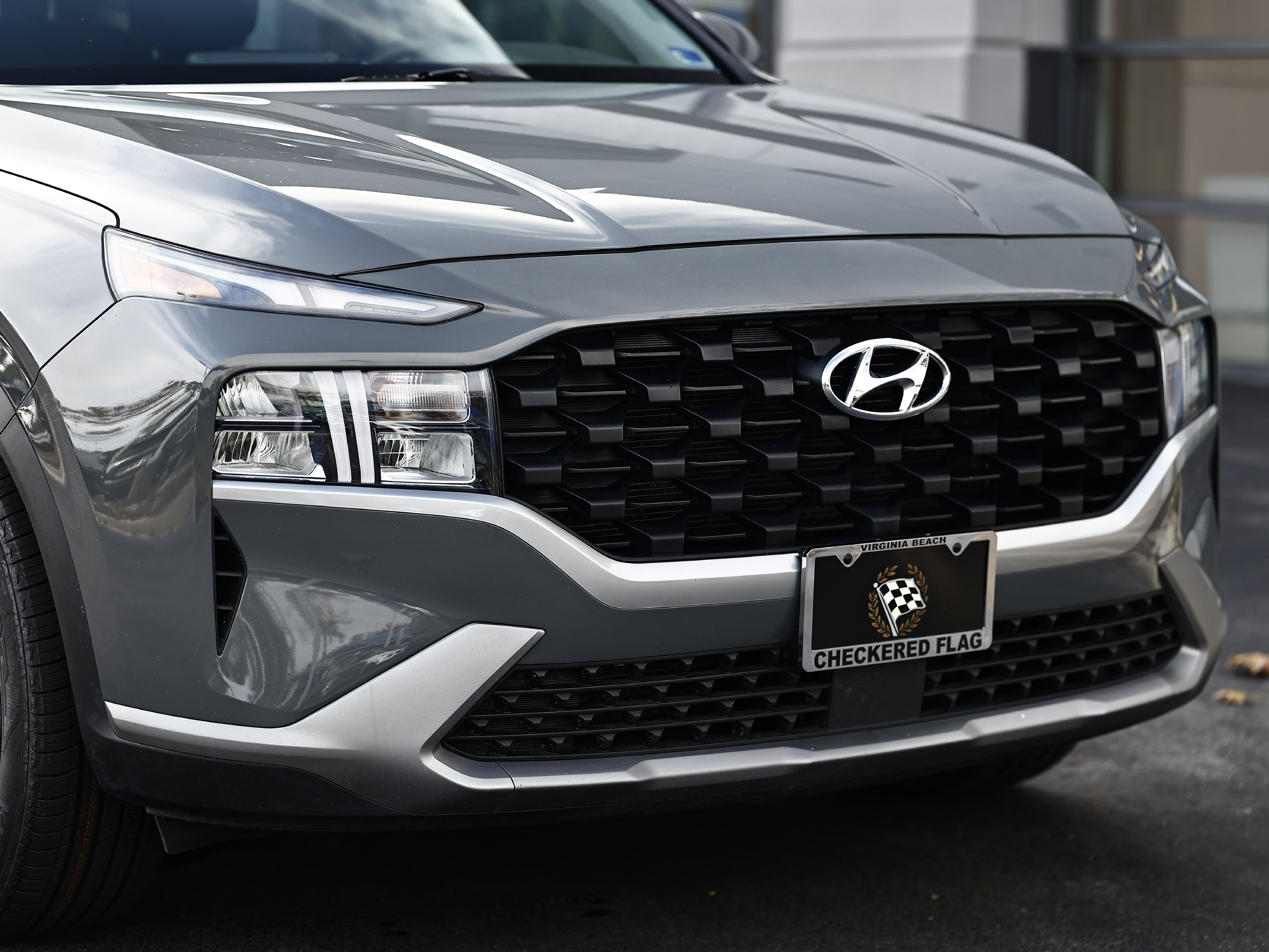 Used 2023 Hyundai Santa Fe SE FWD image 2