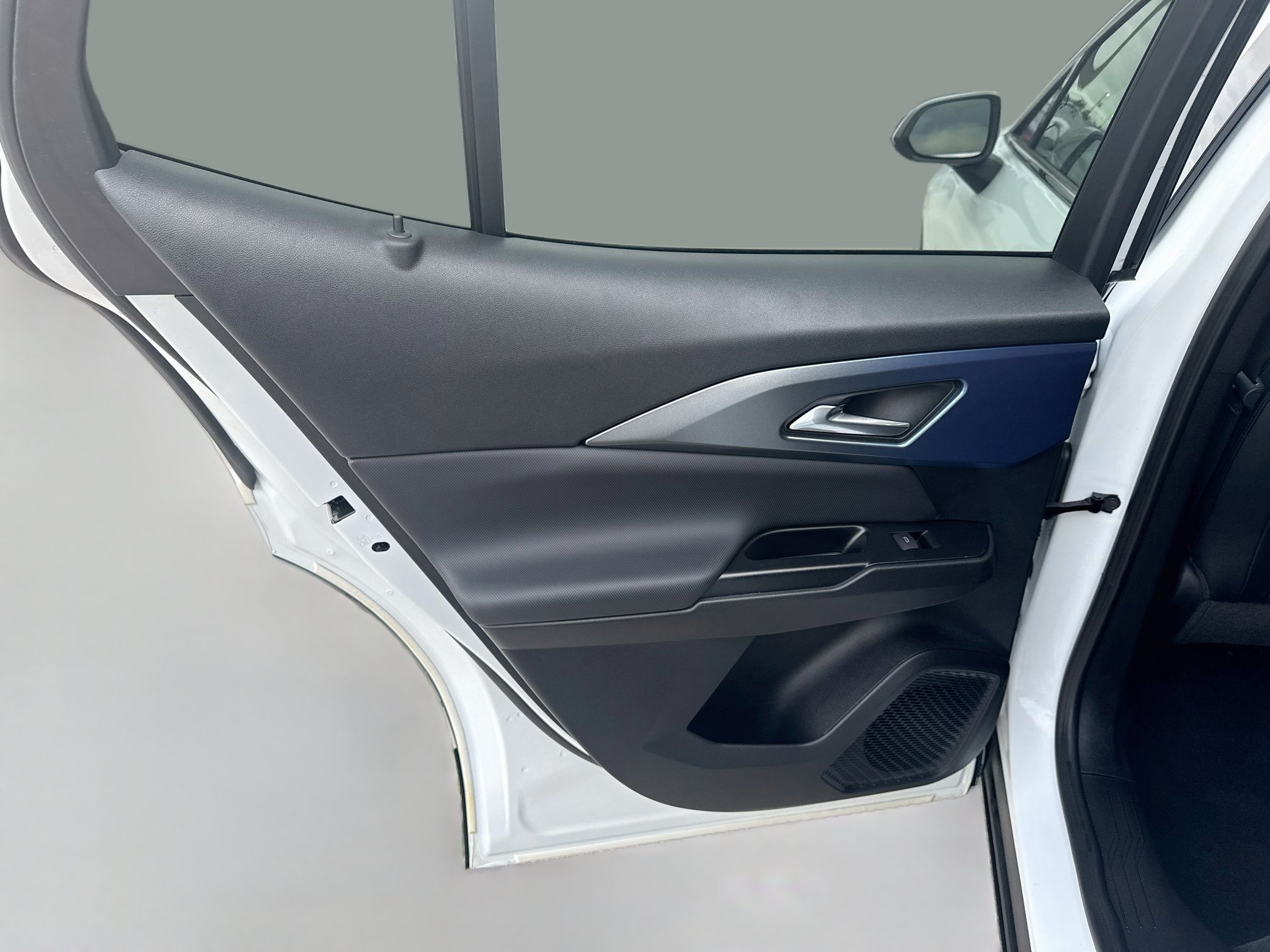 Used 2024 Chevrolet Equinox EV LT FWD image 26