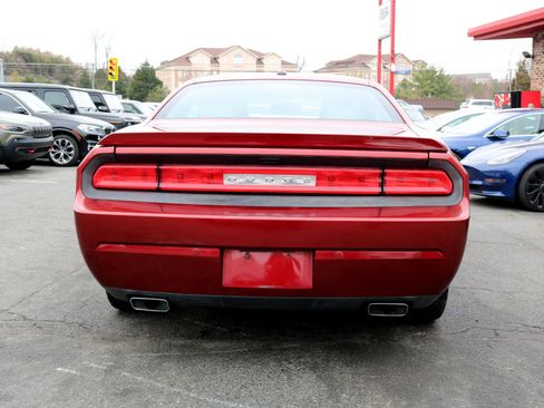 Used 2014 Dodge Challenger SXT image 7