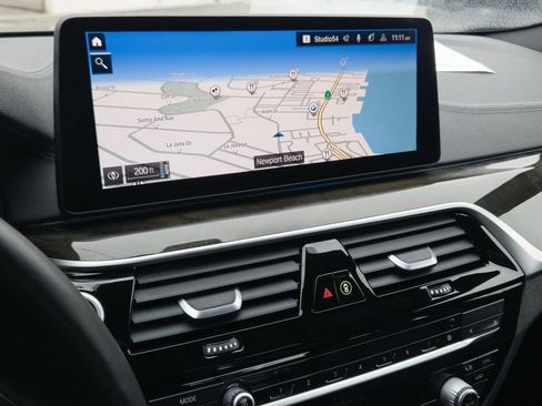 Used 2021 BMW 530e xDrive w/ M Sport Package image 16