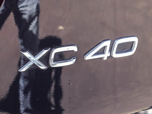 Used 2023 Volvo XC40 B5 Core AWD/4WD image 26