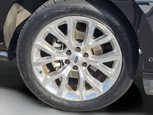 Used 2018 Ford Expedition Max Platinum AWD/4WD image 19