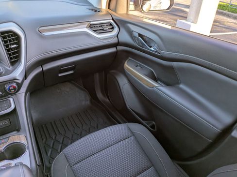Used 2023 GMC Acadia SLE w/ Driver Convenience Package FWD image 18