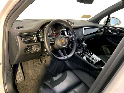 Certified 2022 Porsche Macan S image 4