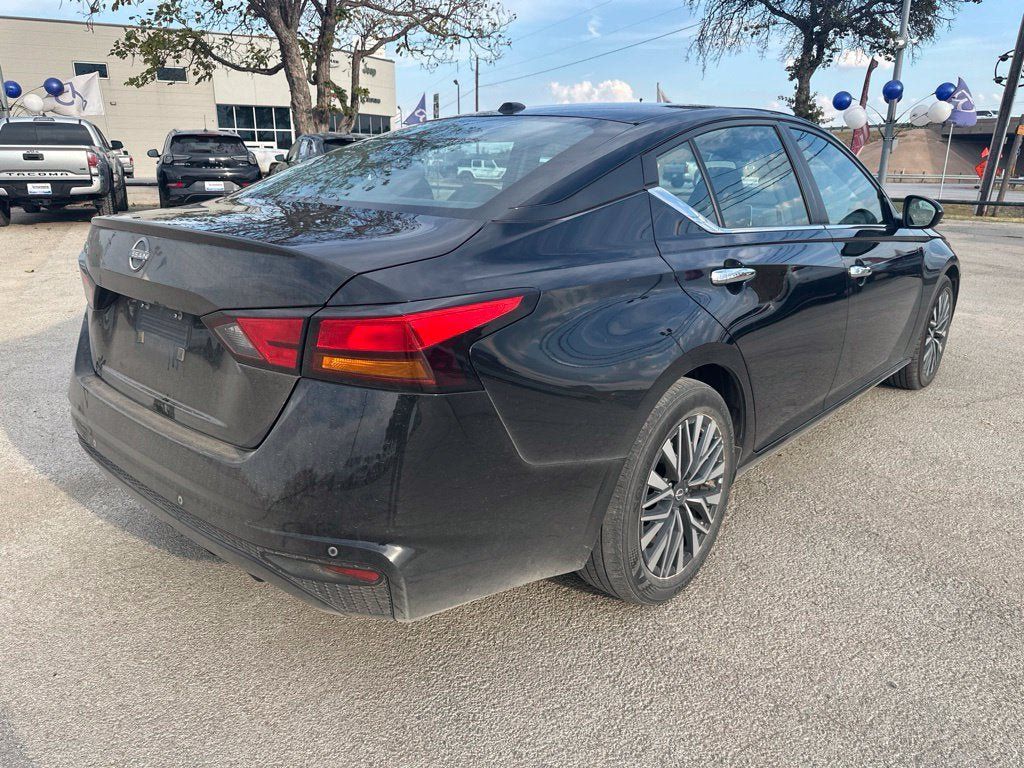 Used 2025 Nissan Altima 2.5 SV FWD image 4