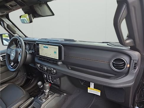 New 2025 Jeep Gladiator Sport image 11