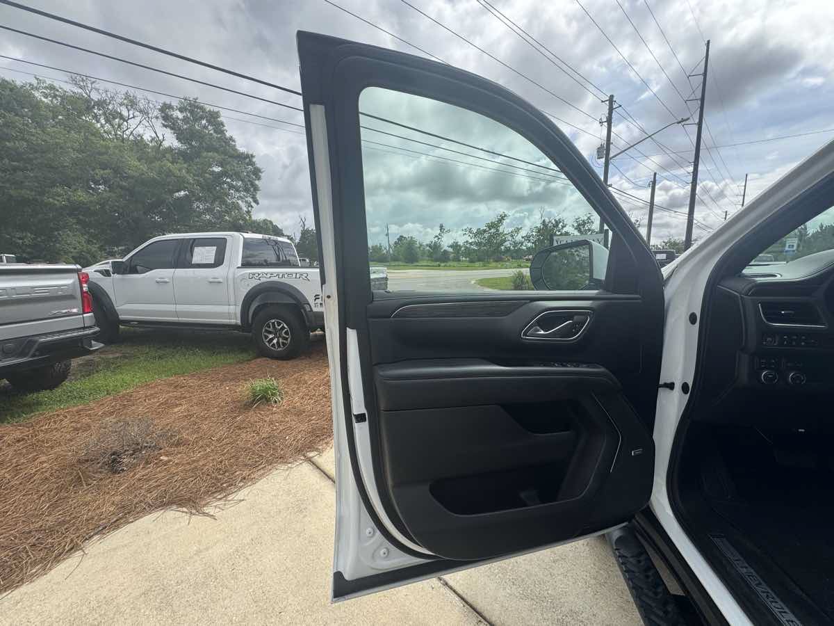 Used 2022 Chevrolet Tahoe Z71 w/ Luxury Package AWD/4WD image 33