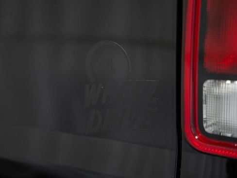 Used 2023 Jeep Gladiator Sport AWD/4WD image 7