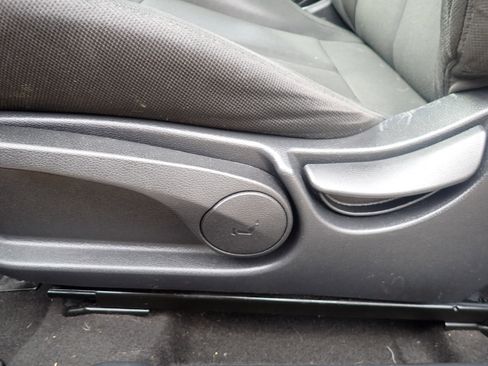 Used 2016 Hyundai Veloster image 26