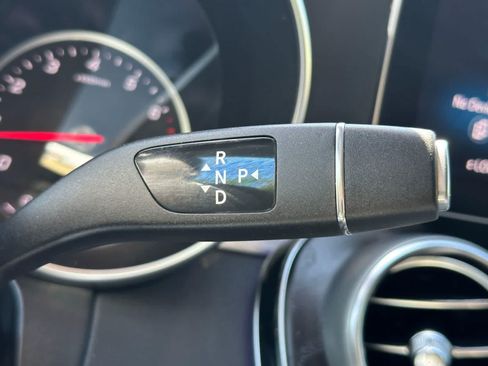 Used 2021 Mercedes-Benz GLC 300 4MATIC image 25