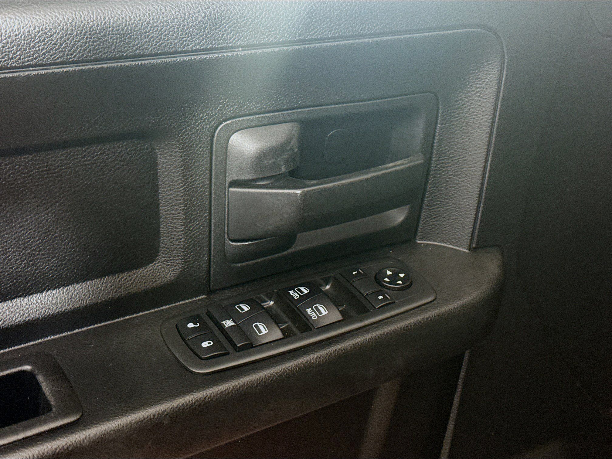 Used 2019 RAM 1500 ST AWD/4WD image 22