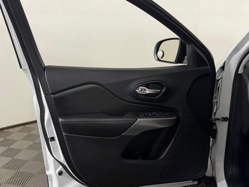 Used 2019 Jeep Cherokee Sport w/ Cold Weather Group AWD/4WD image 12