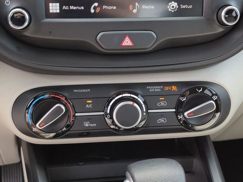 Used 2025 Kia Soul LX w/ LX Technology Package FWD image 20