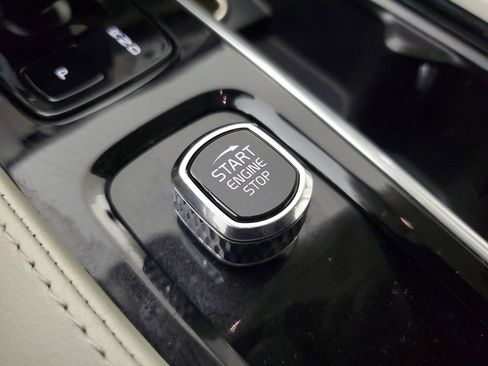 Certified 2025 Volvo XC90 T8 Core AWD/4WD image 35