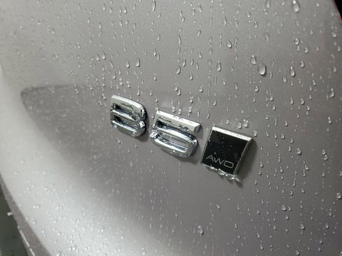 Used 2026 Volvo XC40 B5 Ultra w/ Protection Package Premier image 9