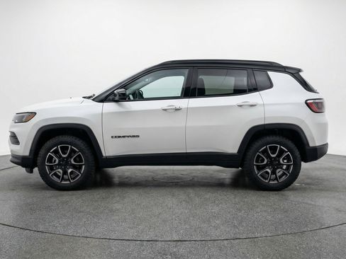 Used 2025 Jeep Compass Trailhawk AWD/4WD image 5