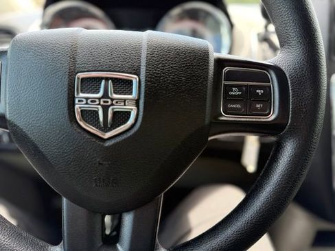 Used 2019 Dodge Grand Caravan SE w/ UConnect Hands-Free Group image 39