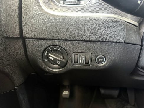 Used 2017 Dodge Charger R/T RWD image 38