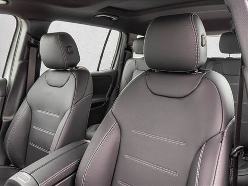 New 2026 Mercedes-Benz GLB 35 AMG 4MATIC image 12