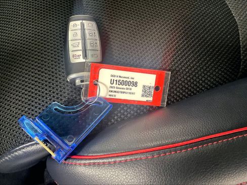 Used 2023 Genesis GV70 2.5T w/ Sport Prestige Package image 32