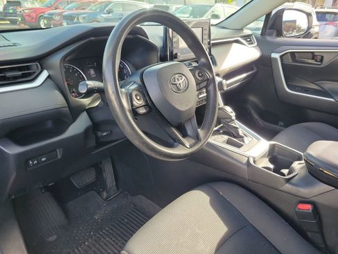 Used 2021 Toyota RAV4 LE image 17