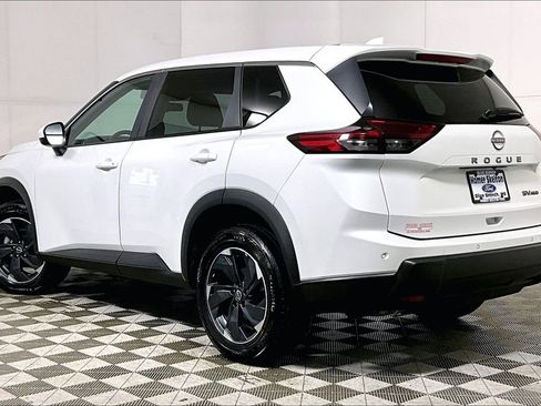 Used 2024 Nissan Rogue SV image 11
