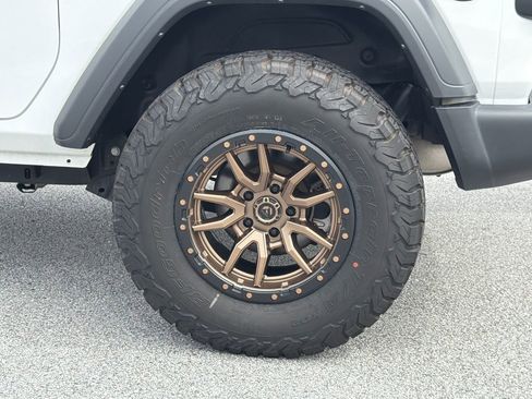 Used 2025 Jeep Wrangler Sport AWD/4WD image 18