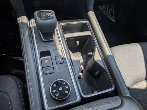 Used 2023 Nissan Pathfinder SV AWD/4WD image 24