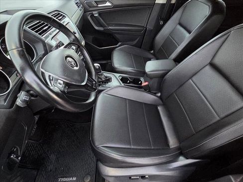 Used 2018 Volkswagen Tiguan SE image 14