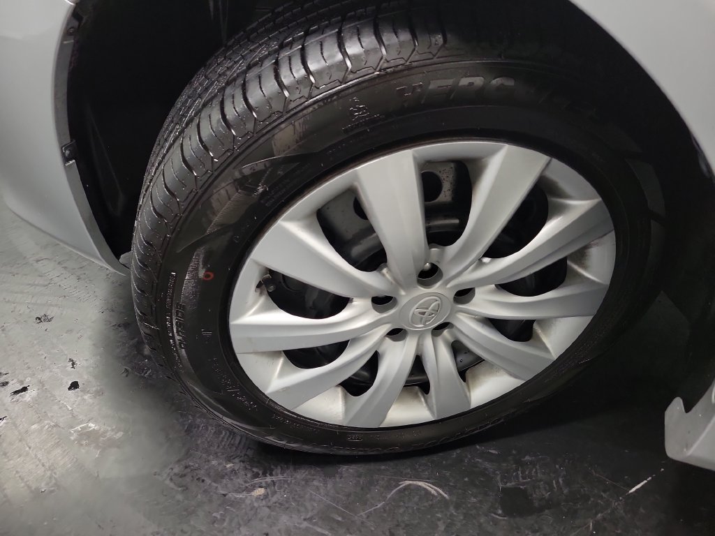 Used 2013 Toyota Corolla LE FWD image 13