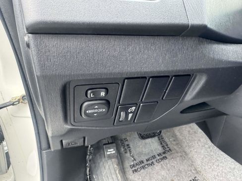 Used 2014 Toyota Prius Four image 23