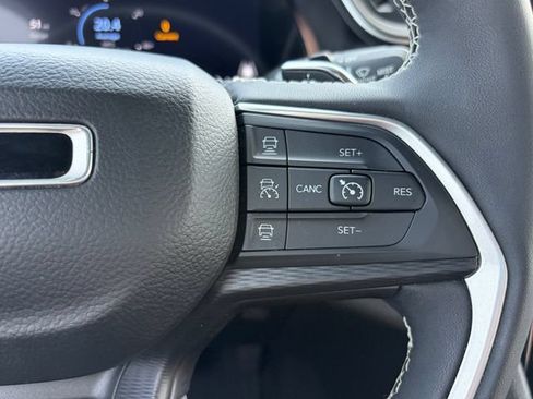 Used 2023 Jeep Grand Cherokee L Laredo AWD/4WD image 15