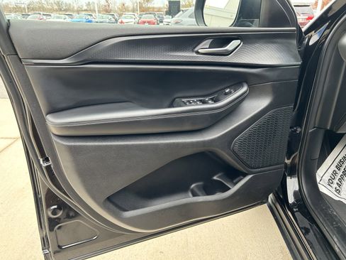 Used 2023 Jeep Grand Cherokee Laredo image 10