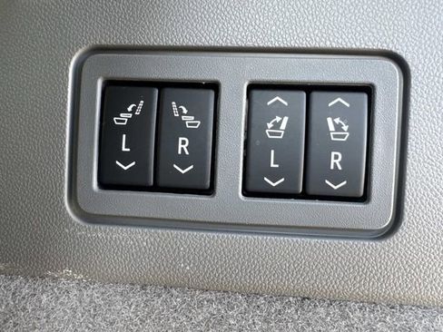 Used 2023 Cadillac XT6 Premium Luxury w/ Technology Package image 12