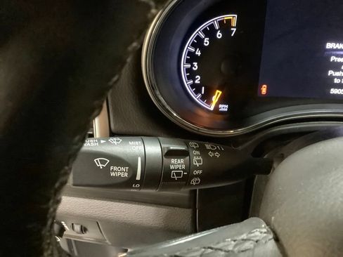 Used 2021 Jeep Grand Cherokee Laredo AWD/4WD image 22