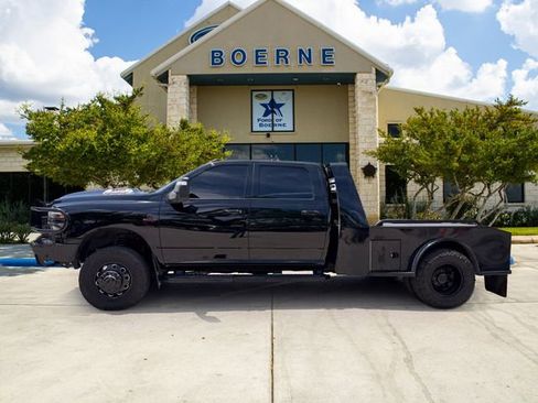 Used 2025 RAM 3500 Laramie w/ Night Edition AWD/4WD image 2