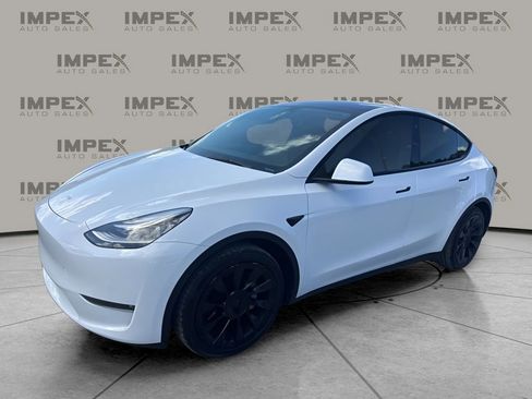 Used 2022 Tesla Model Y Long Range AWD/4WD image 1