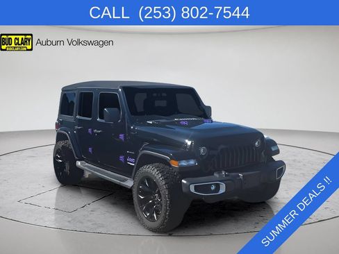 Used 2020 Jeep Wrangler Unlimited Sahara w/ Dual Top Group AWD/4WD image 4