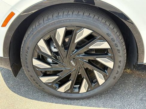 New 2026 Lincoln Nautilus Reserve w/ Jet Appearance Package AWD/4WD image 12