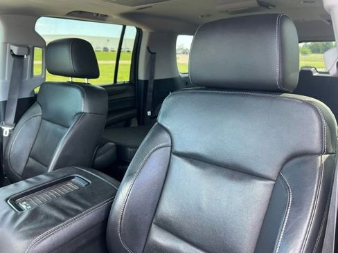 Used 2015 Chevrolet Suburban LTZ RWD image 8