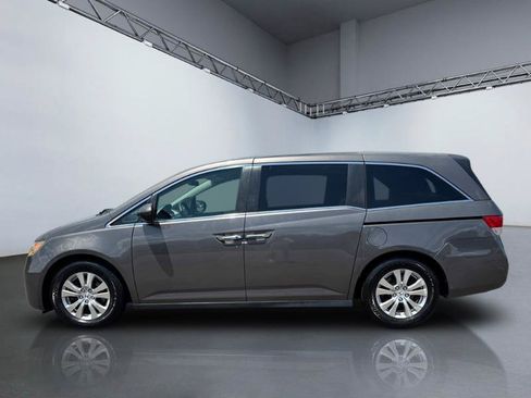 Used 2017 Honda Odyssey SE image 2