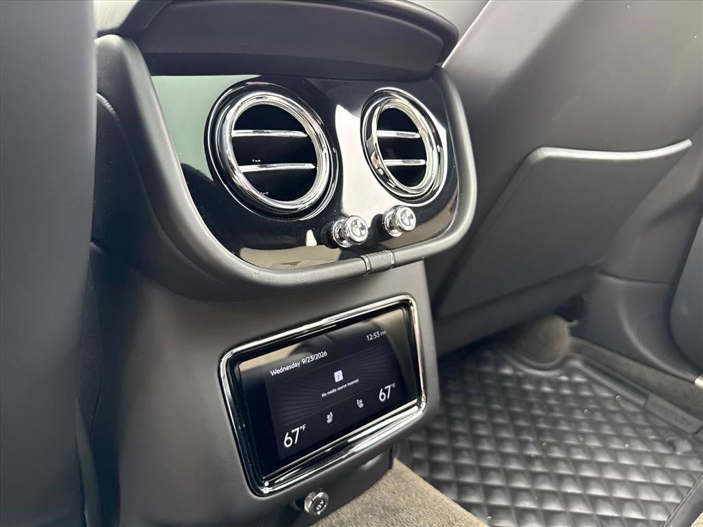 Used 2023 Bentley Bentayga AWD/4WD image 13