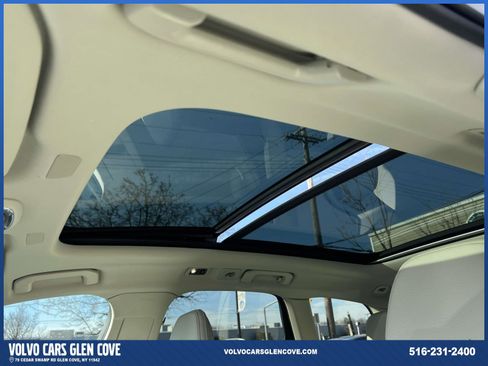 Used 2021 Volvo XC60 T5 Momentum w/ Climate Package image 19