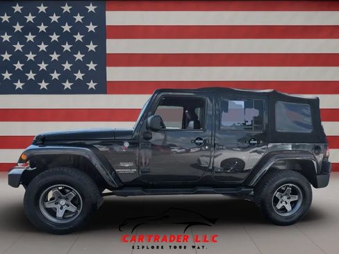 Used 2015 Jeep Wrangler Unlimited Sahara w/ Max Tow Package AWD/4WD image 4