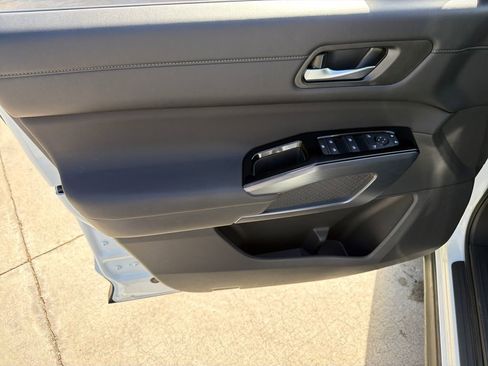 Certified 2025 Nissan Pathfinder SL image 16