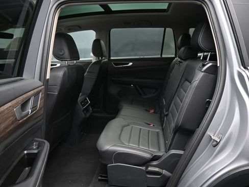 Used 2025 Volkswagen Atlas SEL AWD/4WD image 25